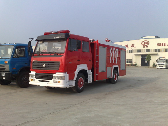 斯太尔单桥8吨水罐消防车