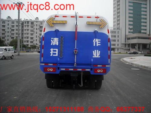 扫路车又名道路清扫车