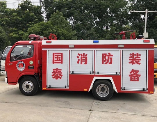 东风蓝牌小型水罐消防车