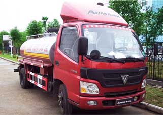 奥铃吸粪车