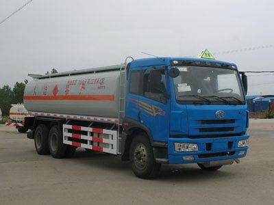 解放后双桥国三油罐车