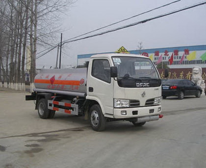 东风小金霸(窄体)油罐车(加油车)