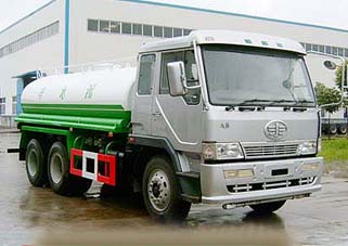 解放后八轮双桥洒水车