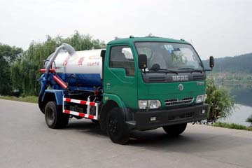 东风多利卡真空吸污车