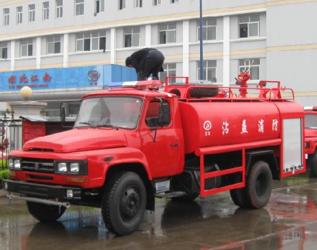 东风140消防洒水车