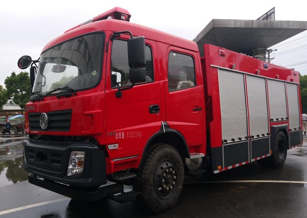 东风153泡沫消防车(6-7T)