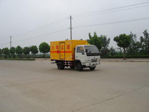 东风小霸王爆破器材运输车