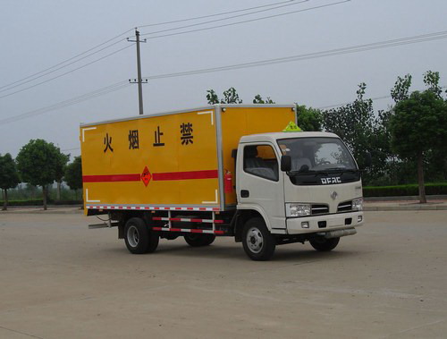 东风多利卡爆破器材运输车